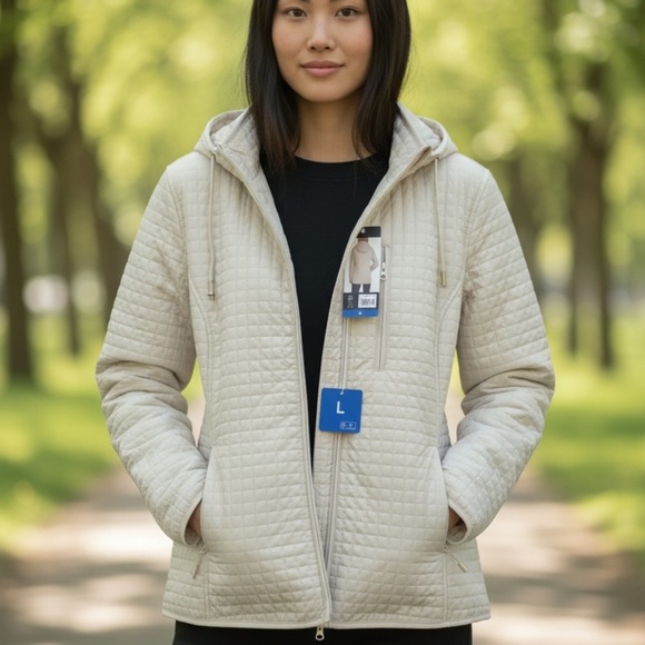 Large Woman’s Quilted style jacket with hood​ - Picture 3 of 12